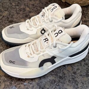 On The Roger Pro 2 White and Black Tennis Shoes. Never worn.